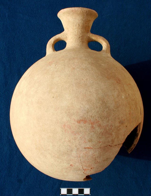 Pilgrim flask from Napatan Dome grave, photo #6649.